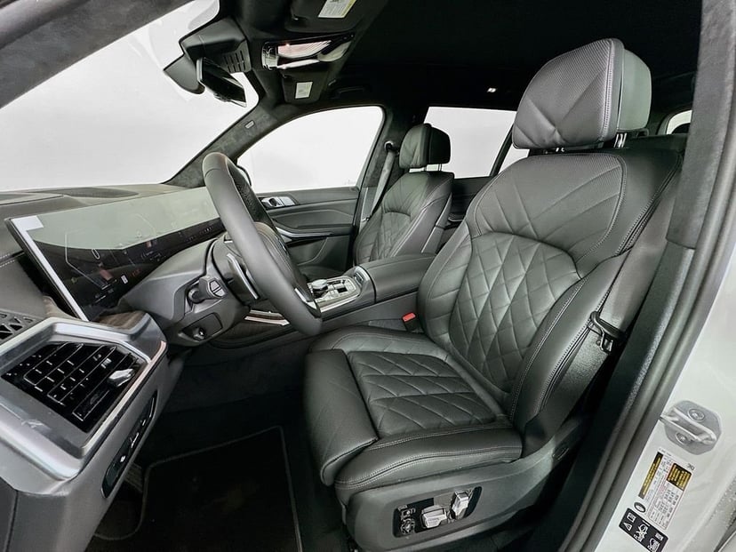 2026 BMW X7 - Image 16