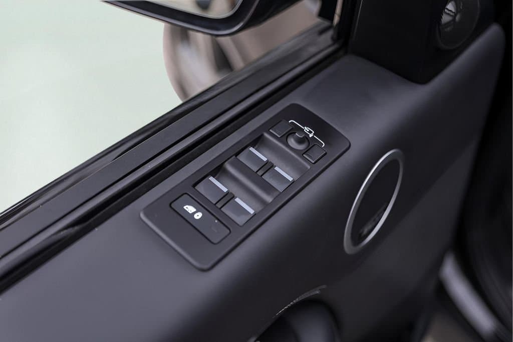 2024 Land Rover Discovery - Image 27