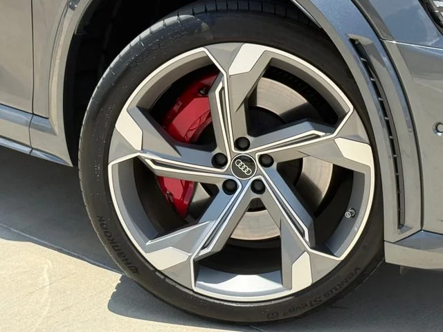 2024 Audi SQ8 Sportback e-tron - Image 2