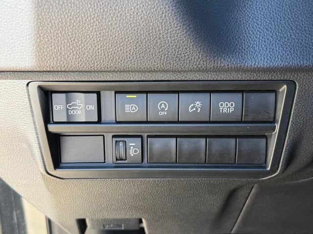 2023 Toyota Tundra - Image 25
