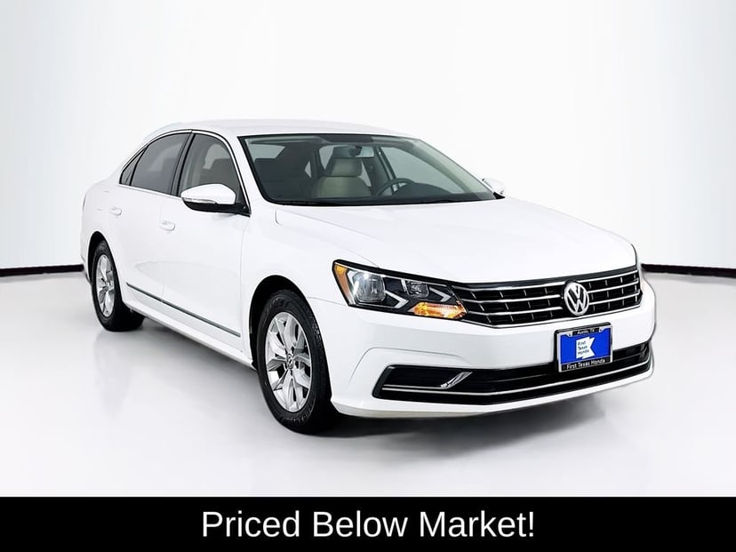 2017 Volkswagen Passat - Image 1