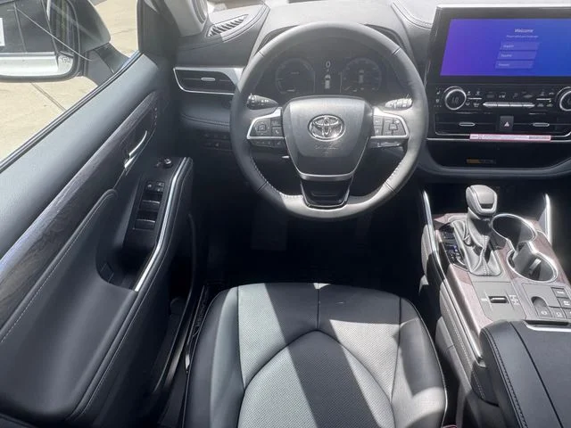 2026 Toyota Highlander Hybrid - Image 19