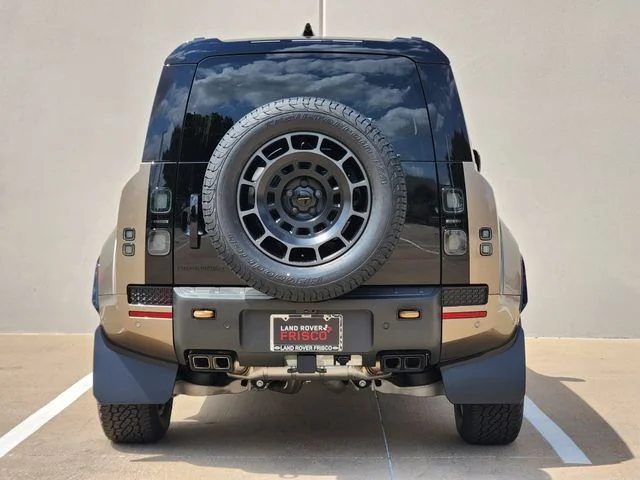 2026 Land Rover Defender 110 - Image 6