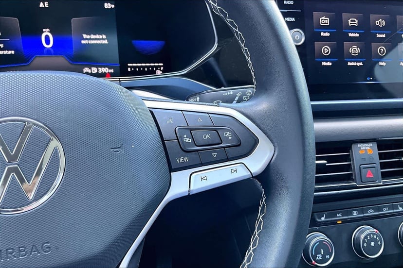 2022 Volkswagen Taos - Image 25