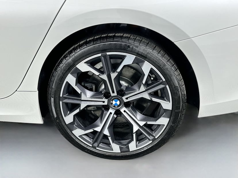 2026 BMW 3 Series - Image 23