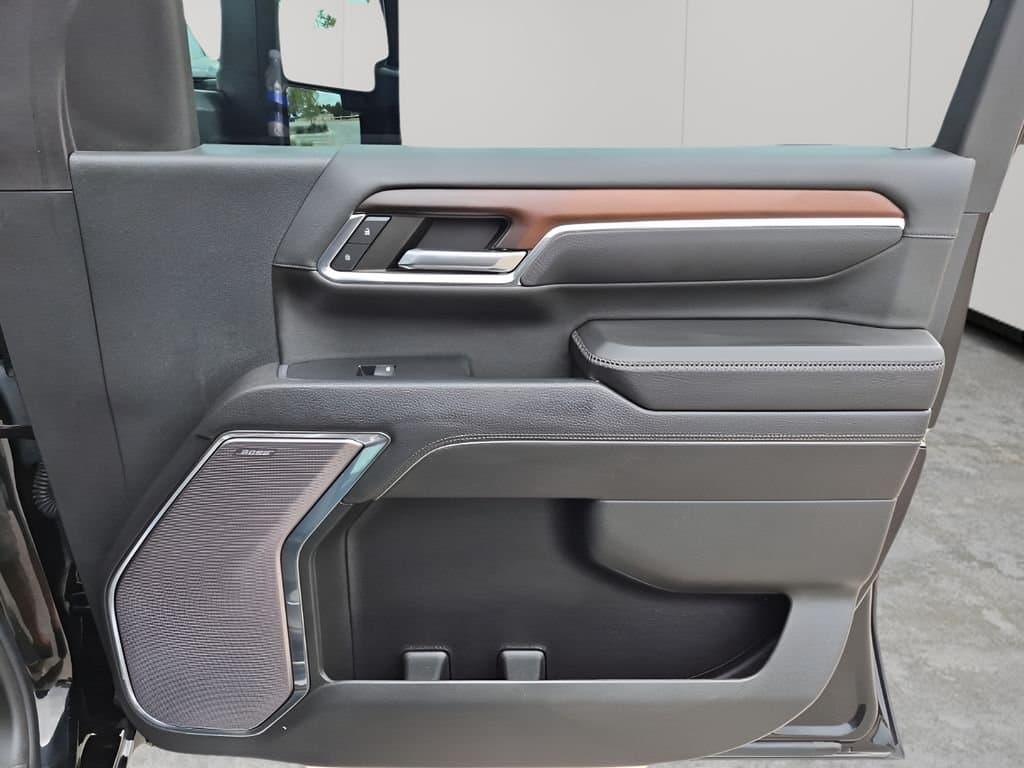 2024 GMC Sierra 2500HD - Image 13