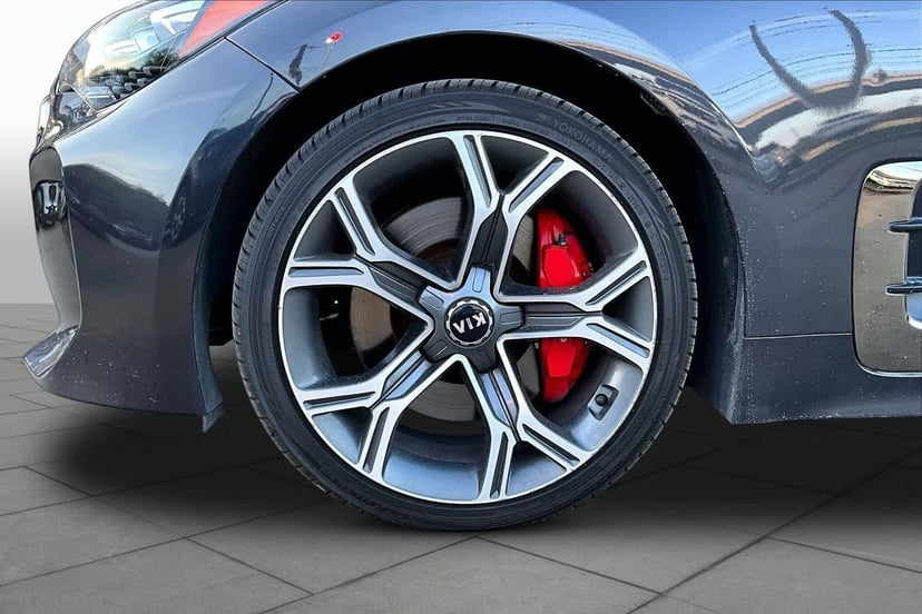 2020 Kia Stinger - Image 11