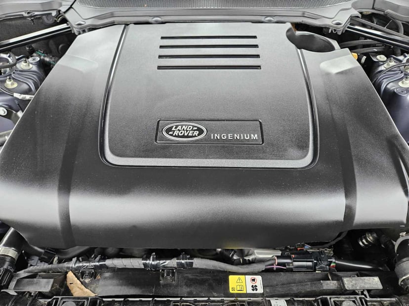 2025 Land Rover Discovery - Image 30