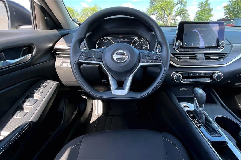 2025 Nissan Altima - Image 6