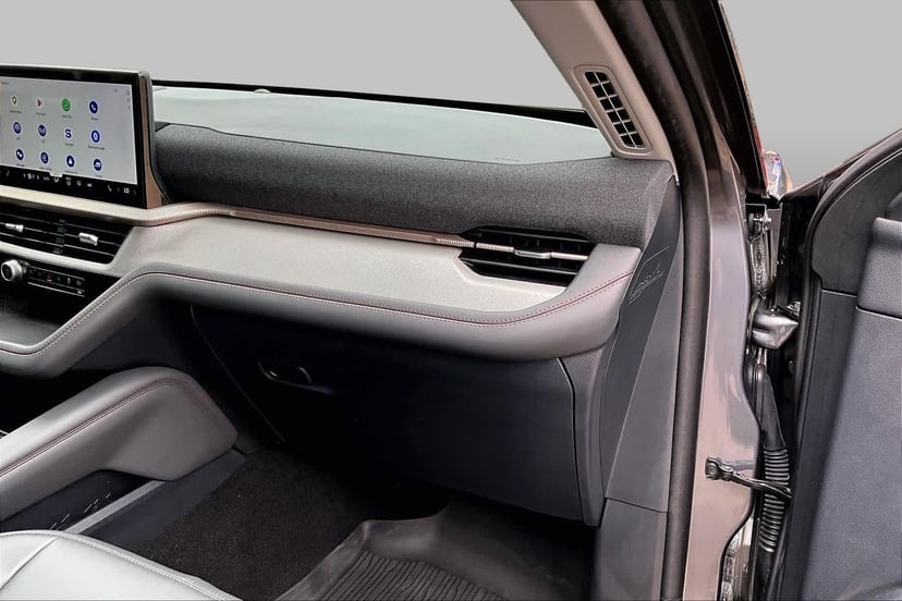 2025 Ford Explorer - Image 18