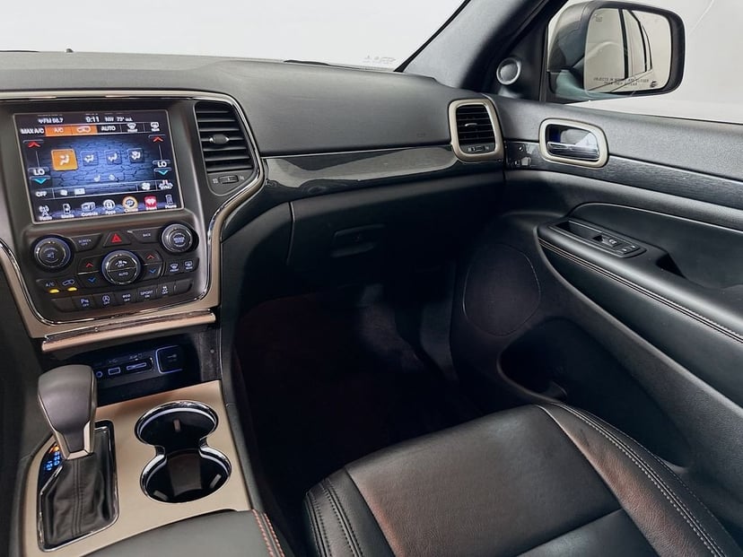 2017 Jeep Grand Cherokee - Image 23