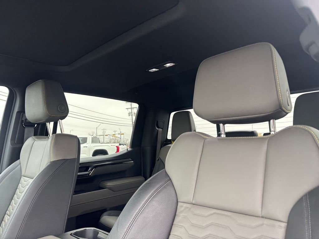 2025 Chevrolet Silverado 1500 - Image 13