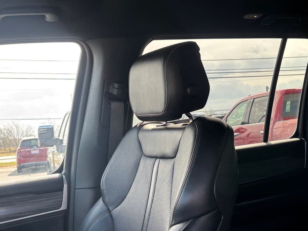 2024 Jeep Wagoneer - Image 12