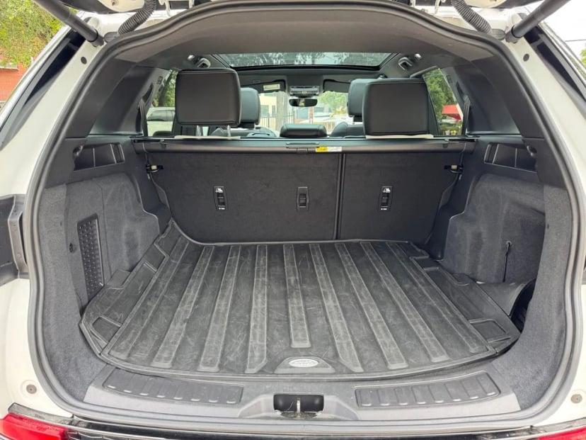 2025 Land Rover Discovery Sport - Image 8