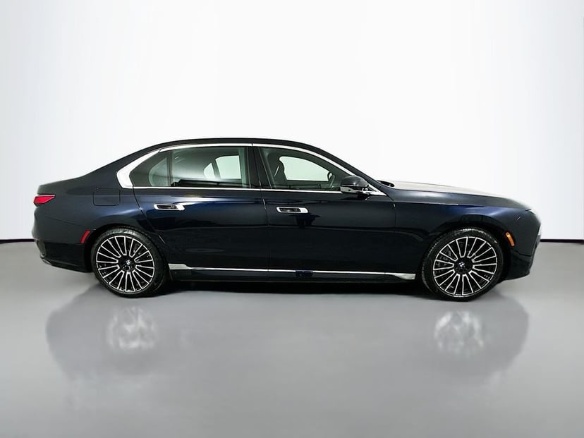2025 BMW i7 - Image 4