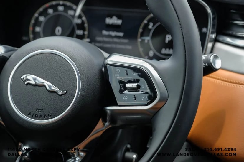 2026 Jaguar F-PACE - Image 19