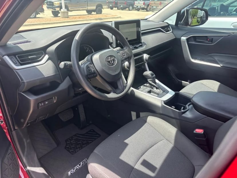 2025 Toyota RAV4 - Image 6