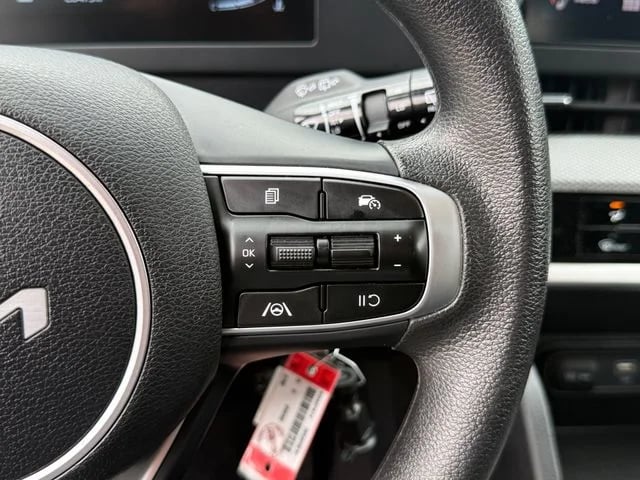 2025 Kia Sportage - Image 13