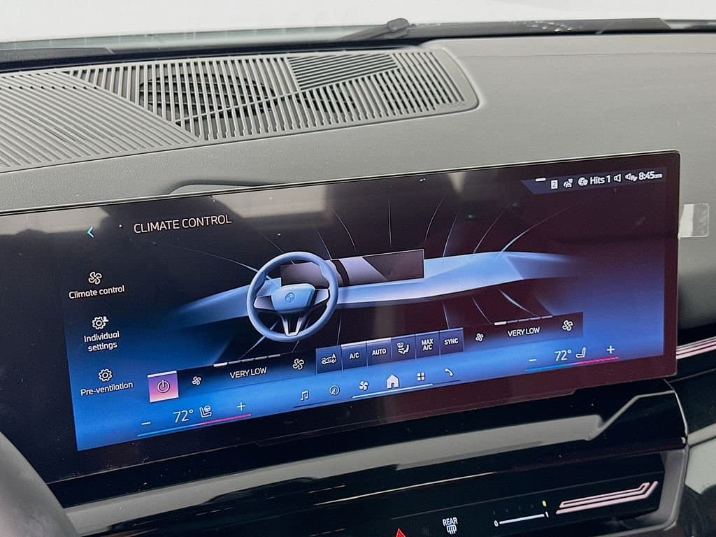 2025 BMW 5 Series - Image 14