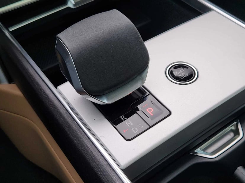 2026 LAND ROVER Range Rover - Image 18
