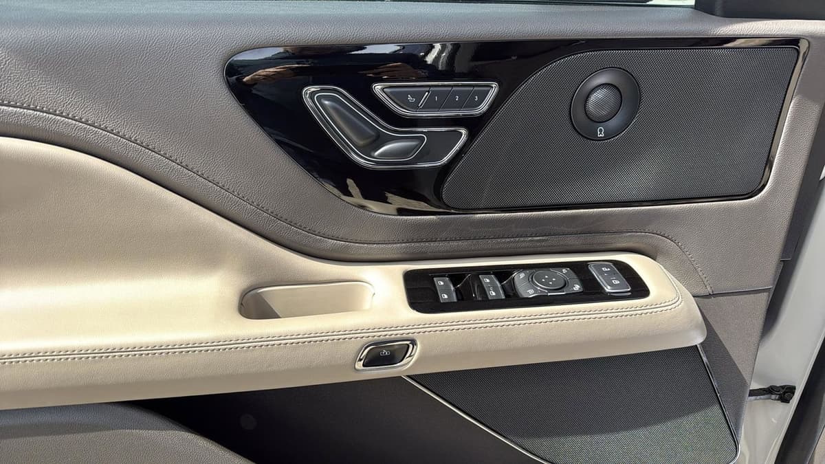 2023 Lincoln Aviator - Image 12