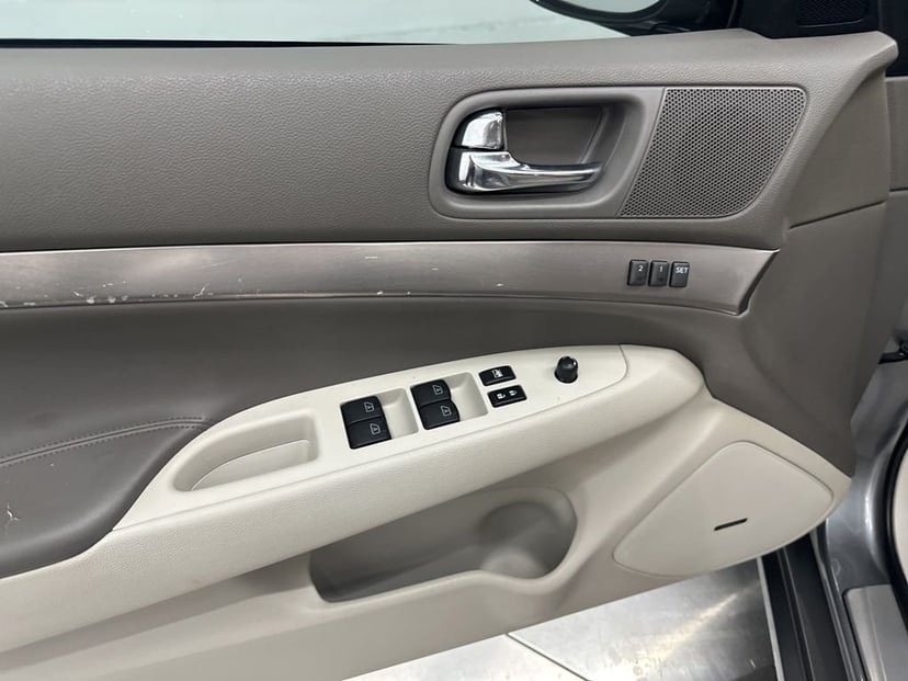 2011 INFINITI G37 - Image 7