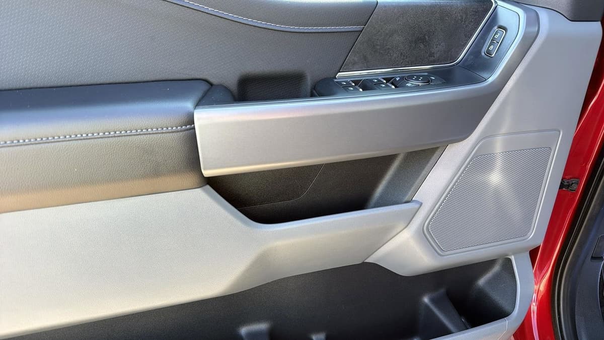 2025 Ford F-150 - Image 12