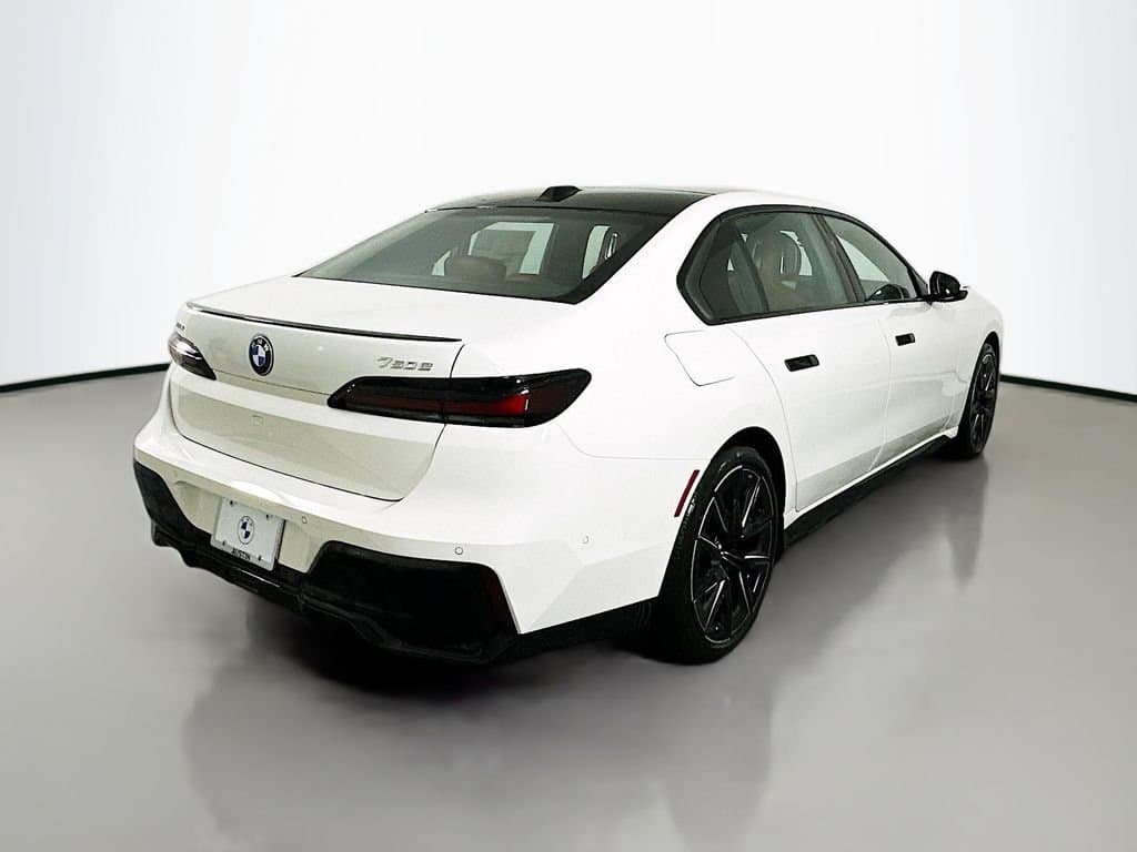 2025 BMW 7 Series - Image 5