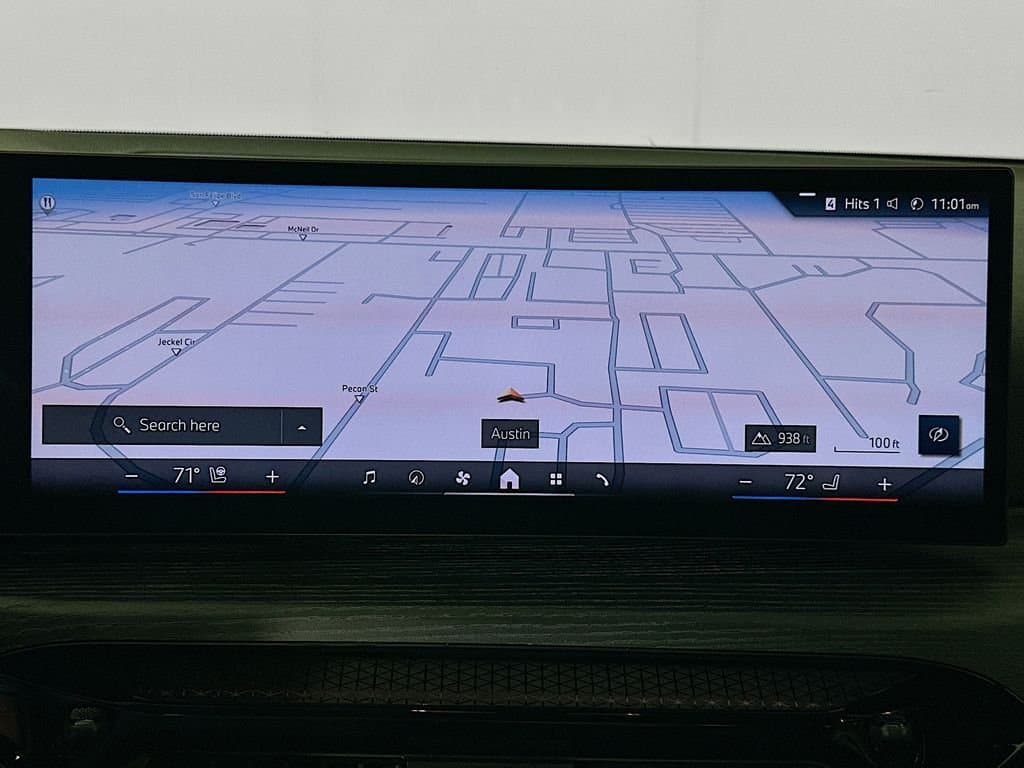 2025 BMW 3 Series - Image 13