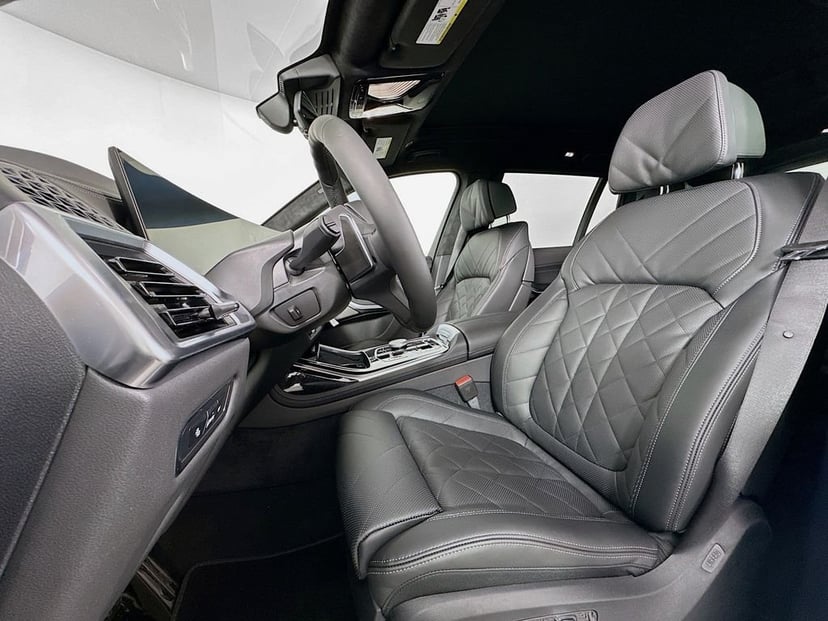 2026 BMW X7 - Image 16