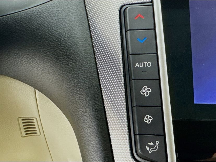 2017 INFINITI Q50 - Image 18