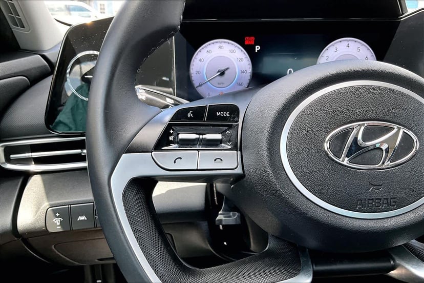2022 Hyundai Elantra - Image 24