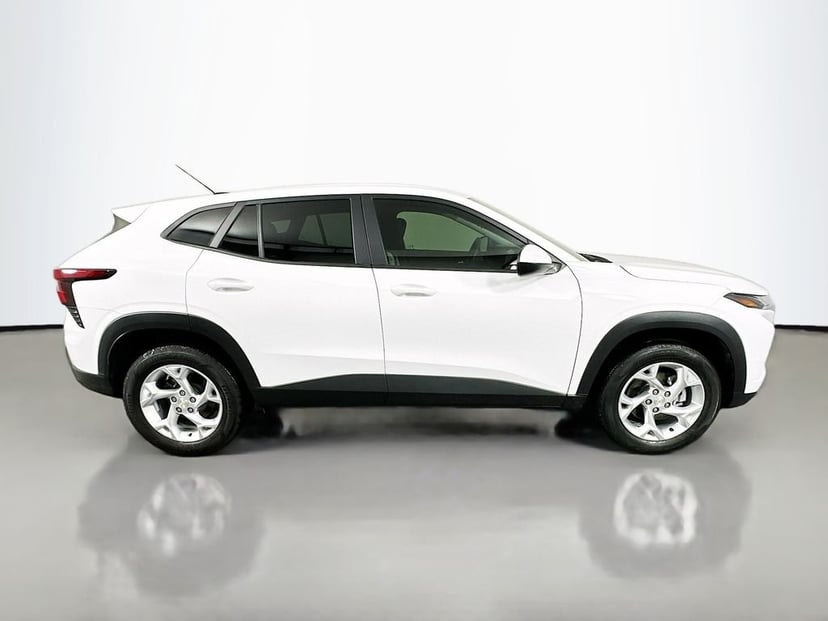 2025 Chevrolet Trax - Image 4