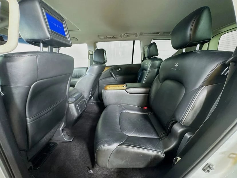 2012 INFINITI QX56 - Image 30