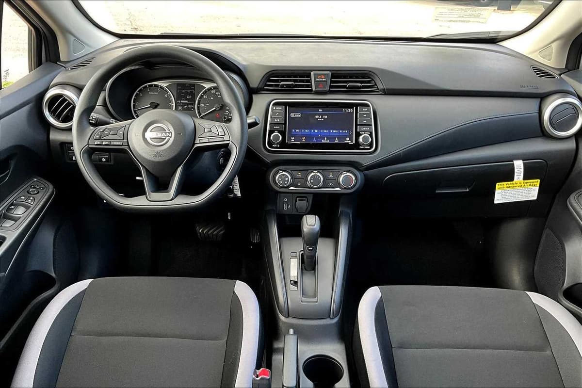 2025 Nissan Versa - Image 5