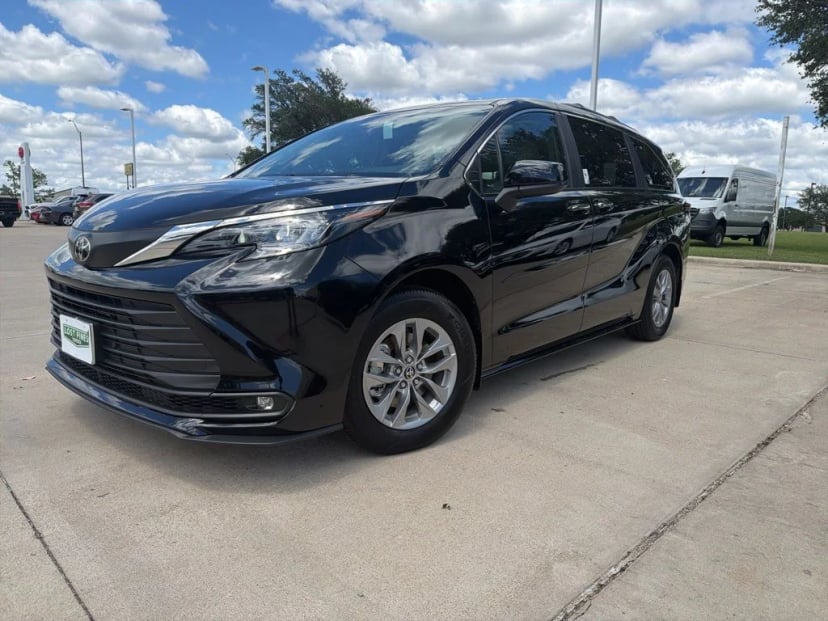 2026 Toyota Sienna - Image 1