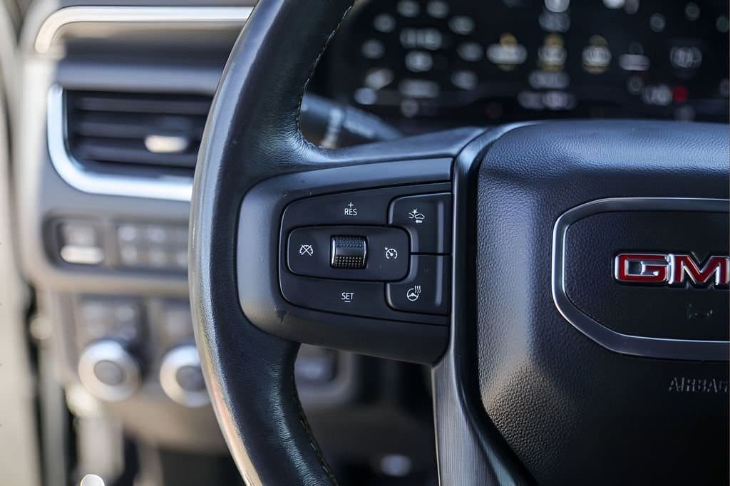 2022 GMC Yukon - Image 14