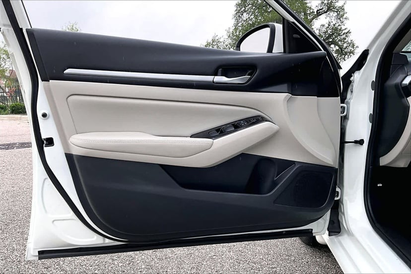 2023 Nissan Altima - Image 22