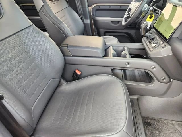 2026 Land Rover Defender 110 - Image 14