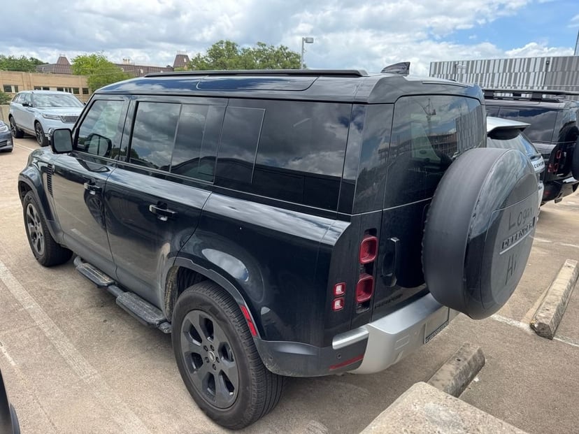 2025 Land Rover Defender 110 - Image 3