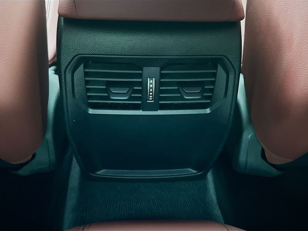 2025 BMW 4 Series - Image 25