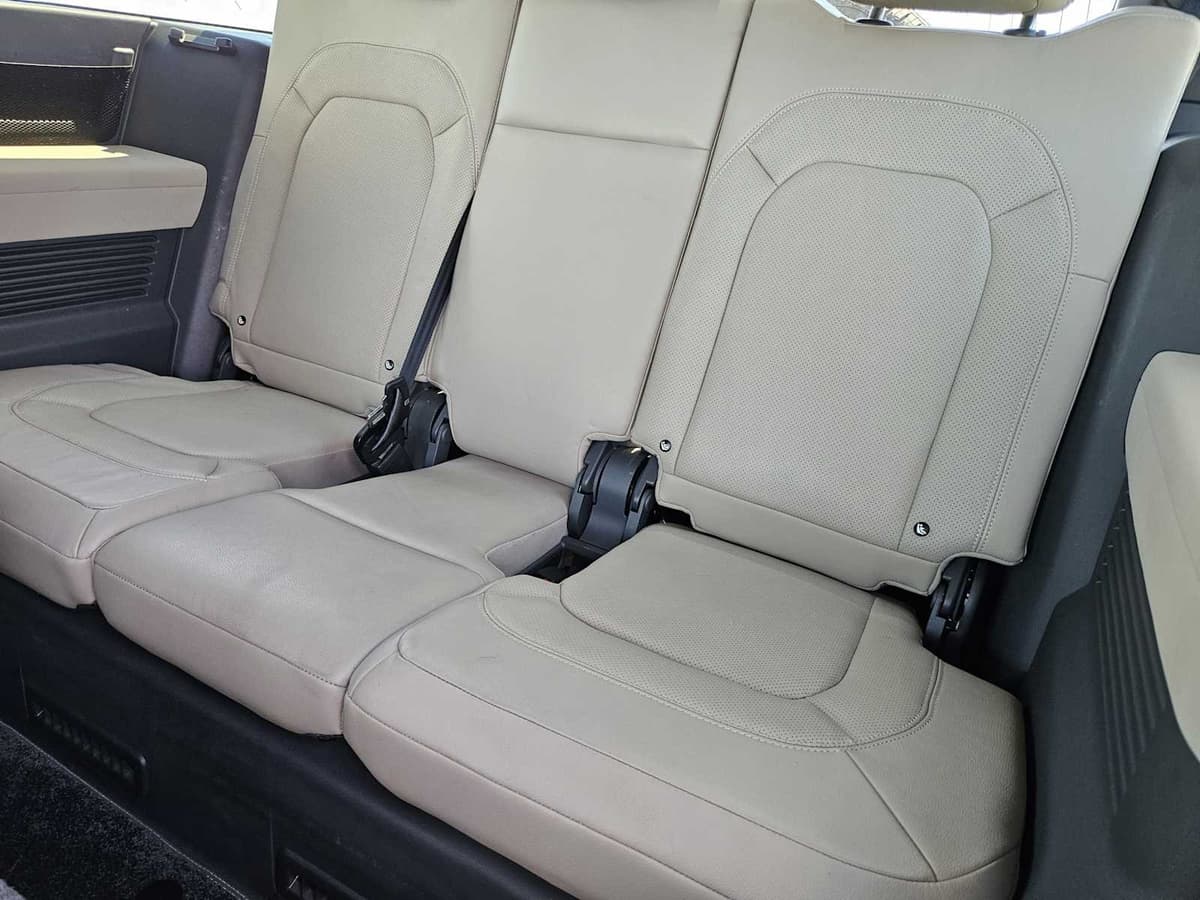 2023 Land Rover Defender - Image 30