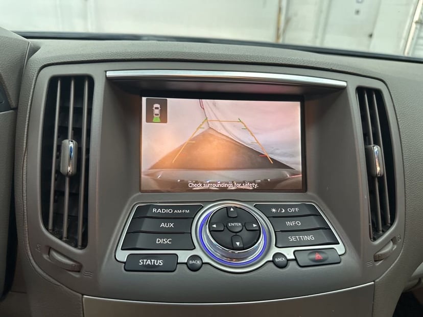 2011 INFINITI G37 - Image 10