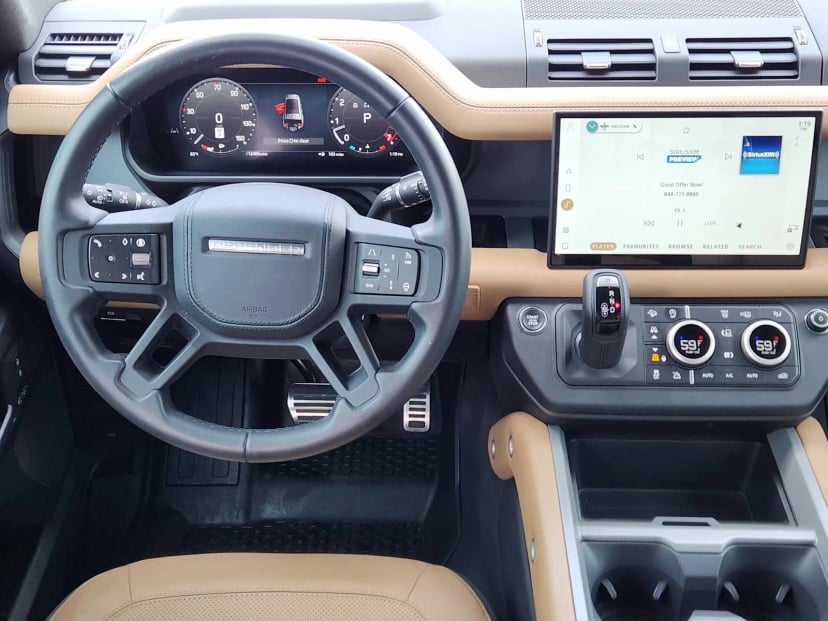 2025 Land Rover Defender - Image 28