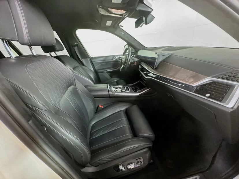 2023 BMW X7 - Image 37