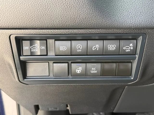 2025 Toyota Tundra - Image 25