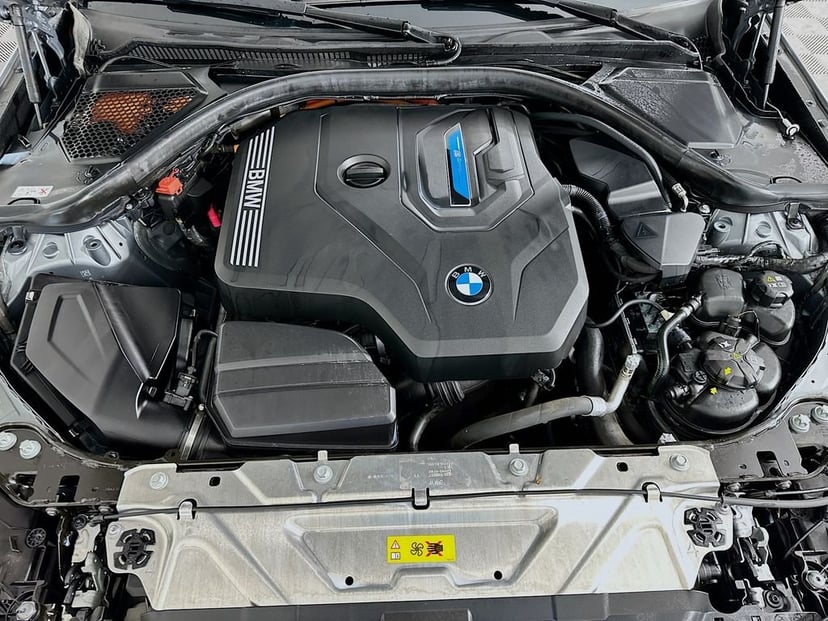 2023 BMW 3 Series - Image 31