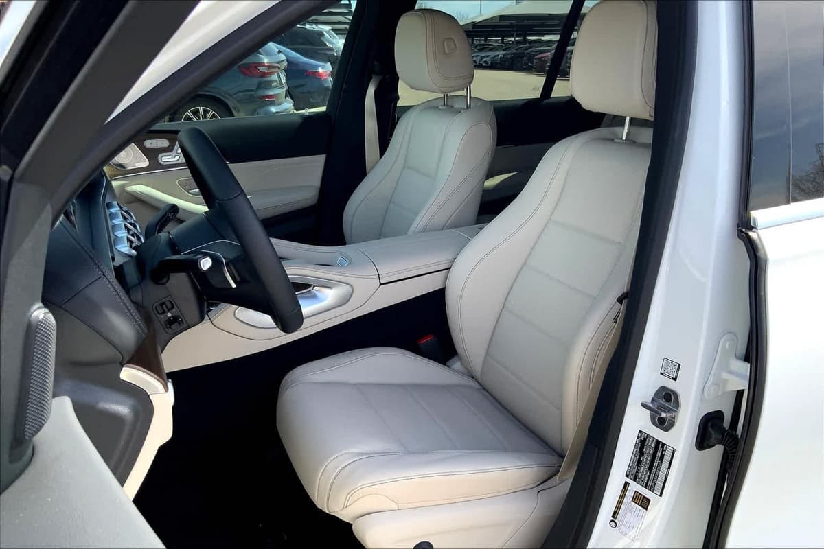 2025 Mercedes-Benz GLS 450 - Image 16