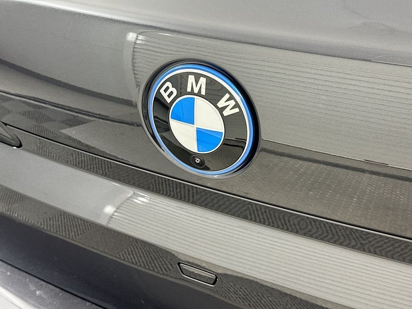 2025 BMW i7 - Image 22