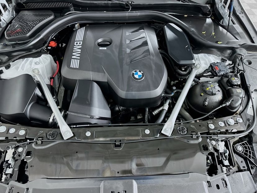 2025 BMW 5 Series - Image 31